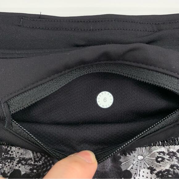 LULULEMON Speed Short (SeaWheeze) Counter Culture White Black / Black 6 - Picture 4 of 5